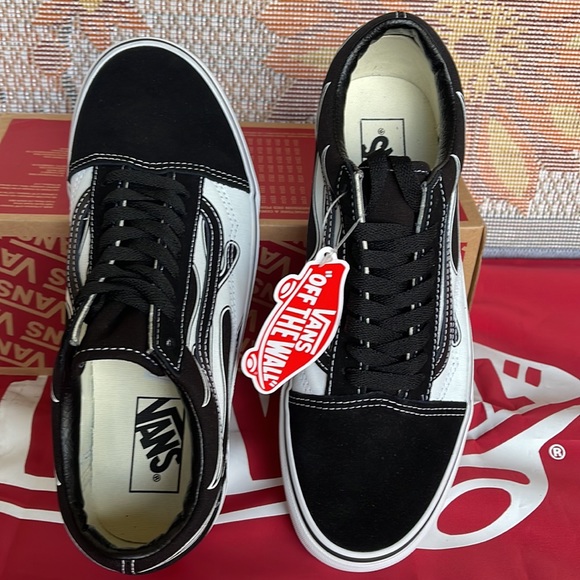 Vans WMNS Old Skool
(Flame) Black/White
VN0A38G1K68
Sneakers - Picture 13 of 16